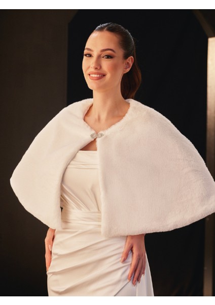 Pelerin Model Beyaz Kürk Etol – Zarif Gelin ve Özel Davet Aksesuarı