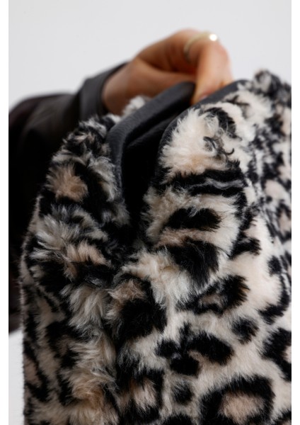 Kadın Kahverengi Leopar Desenli Peluş Clutch El Çantası