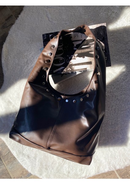 Zımba Detaylı Yumuşak Deri Omuz Çantası