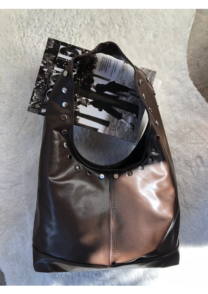 Zımba Detaylı Yumuşak Deri Omuz Çantası fiyatları