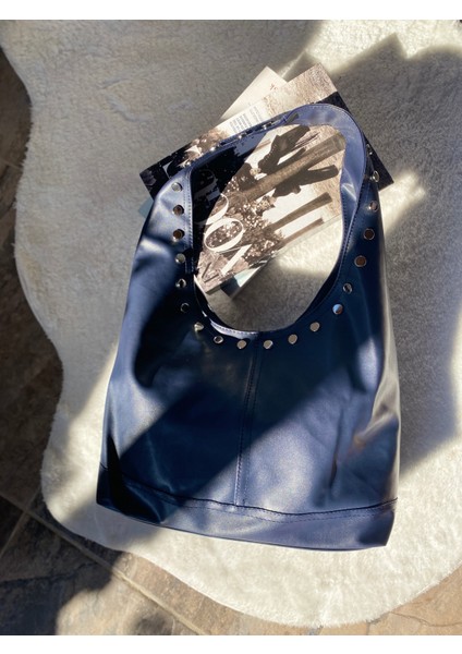 Zımba Detaylı Yumuşak Deri Omuz Çantası