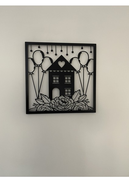 Neşeli Ev Figürlü Metal Tablo | Balon ve Çiçek Detaylı Duvar Dekoru fırsatları