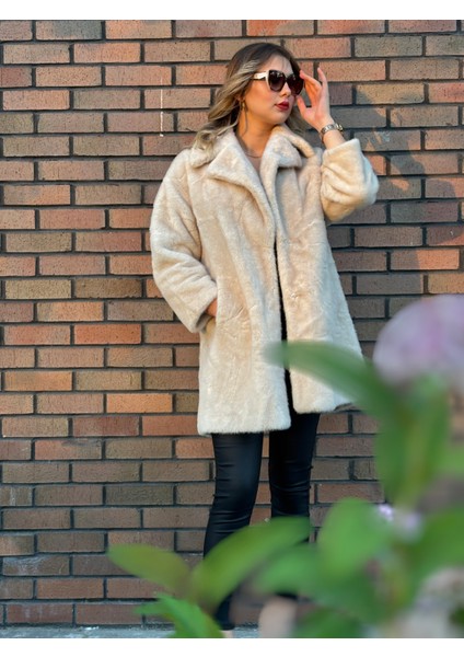 Ekstra Yumuşak Doku Dolgun Kancalı Uzun Kürk Kaban fiyatları