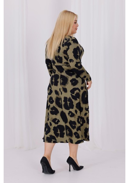 Kadın Haki Yeşil Leopar Desen Kruvaze Yaka Büyük Beden Esnek Maxi Elbise