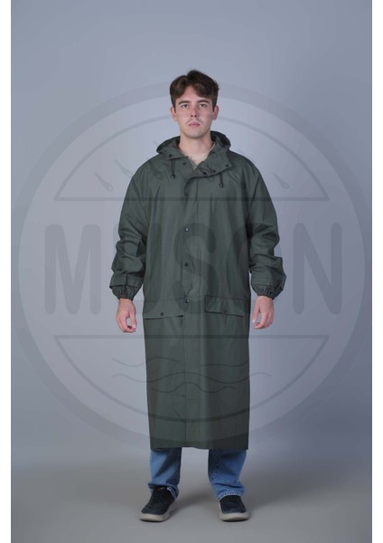 Uzun Pardesü Yağmurluk – Haki | Su Geçirmez, Rüzgar Geçirmez, Kapüşonlu, Yeni Nesil Yaka Detaylı, Çift Cepli, Kemik Diş Fermuarlı, Hafif ve Dayanıklı Dış Mekan Yağmurluk – Tam Koruma