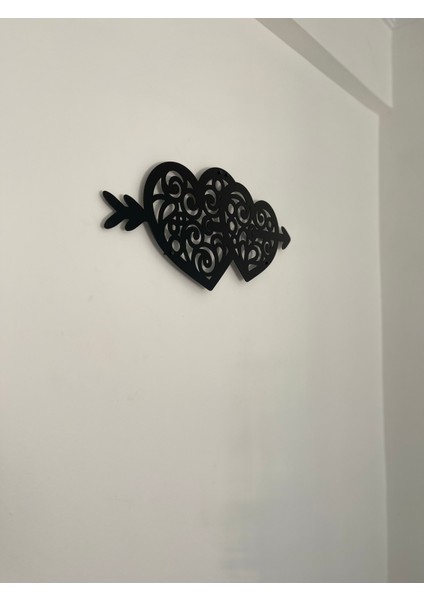 Desenli Aşık Kalpler Metal Tablo | Romantik Ok Figürlü Duvar Dekoru modelleri