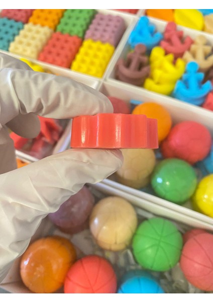 HEDİYELİK, DEKORATİF RENKLİ YAZ MODEL YAPRAK SABUNLAR 16 ADET KUTU İÇİNDE modelleri