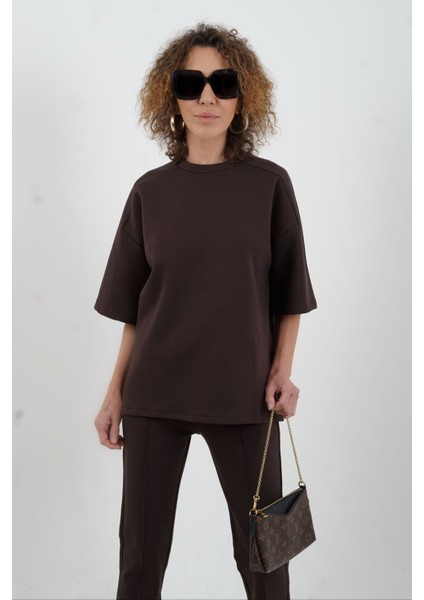 Kahve Kısa Kollu Oversize Tshirt Dikiş Detaylı Pantolon Takım modelleri