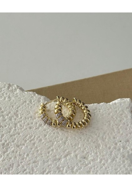 ✨ Gold Halka Çelik Küpe – Taş Detaylı Şık Model ✨