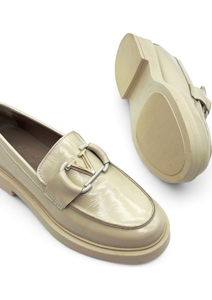 Vellagio Ekru Rugan Hakiki Deri Kadın Loafer fırsatları