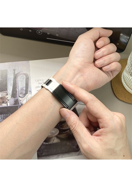 Apple Watch Series 10 42MM/9 8 7 41MM/SE (2023) Se (2022) Se 6 5 4 40MM/3 2 1 38MM Paslanmaz Çelik + Ka Kayış - Bej + Siyah Toka (Yurt Dışından) modelleri