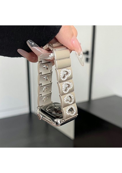 Apple Watch Series 10 42MM/9 8 7 41MM/SE (2023) Se (2022) Se 6 5 4 40MM/3 2 1 38MM Için Içi Boş Kalp Metal Kayış - Starlight (Yurt Dışından) modelleri
