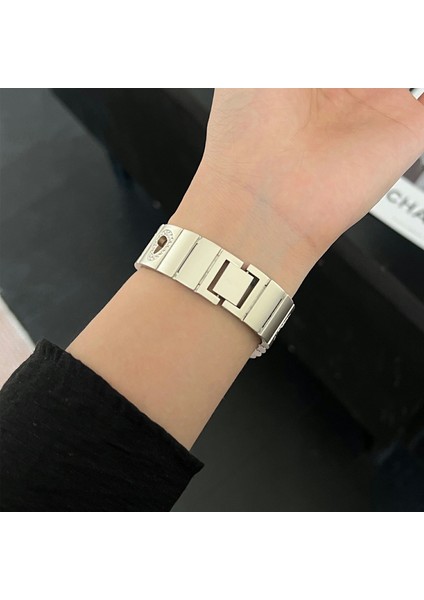 Apple Watch Series 10 42MM/9 8 7 41MM/SE (2023) Se (2022) Se 6 5 4 40MM/3 2 1 38MM Için Içi Boş Kalp Metal Kayış - Starlight (Yurt Dışından) fırsatları