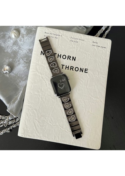Apple Watch Series 10 42MM/9 8 7 41MM/SE (2023) Se (2022) Se 6 5 4 40MM/3 2 1 38MM Için Içi Boş Kalp Metal Kayış - Siyah (Yurt Dışından) modelleri
