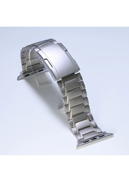 Apple Watch Series 10 42MM/9 8 7 41MM/SE (2023) Se (2022) Se 6 5 4 40MM/3 2 1 38MM Titanyum Alaşımlı Saat Kayışı Kaplumbağa Sırtı Tokalı-Siyah (Yurt Dışından) indirimleri