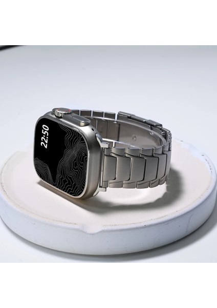 Apple Watch 10 46MM/ULTRA 2/ultra 49MM/9 8 7 45MM/SE (2023) Se (2022) Se 6 5 4 44MM/3 2 1 42MM Titanyum Alaşımlı Kayış Kaplumbağa Sırtı Tokalı-Gümüş (Yurt Dışından) modelleri