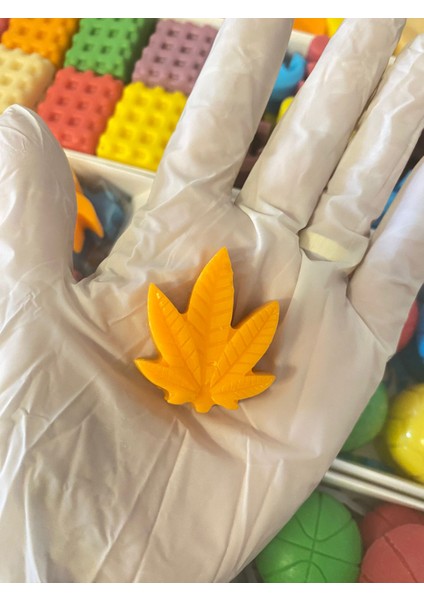 HEDİYELİK, DEKORATİF RENKLİ SONBAHAR MODEL YAPRAK SABUNLAR 24 ADET KUTU İÇİNDE fiyatları