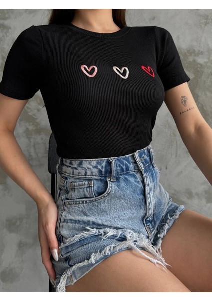 Üçlü Kalp Nakışlı Bluz