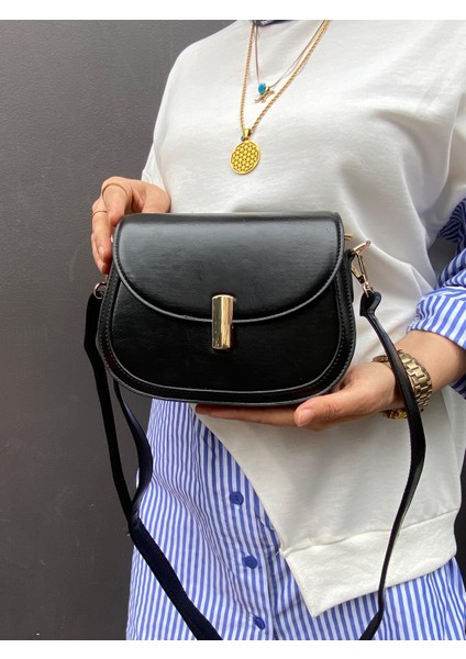 , 3 Bölmeli, Kilit Detaylı, SİYAH Bayan Çapraz Çantası fırsatları