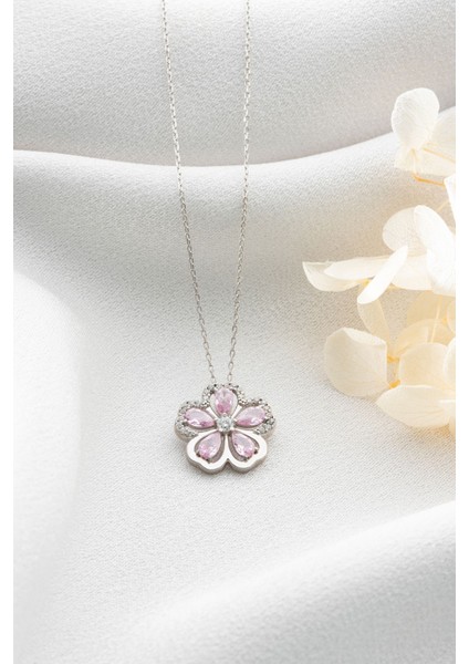 925 Ayar Gümüş Işıklı Kutuda Nergis Çiçeği Kolye fırsatları