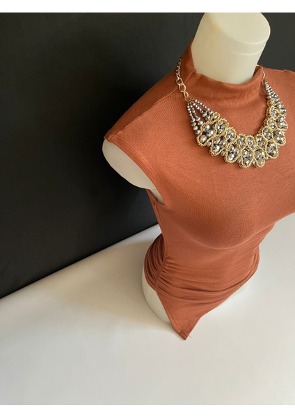 Kolsuz Boğazlı Asimetrik Kesim Fit Elbise modelleri