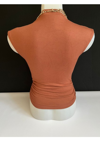 Kolsuz Boğazlı Asimetrik Kesim Fit Elbise