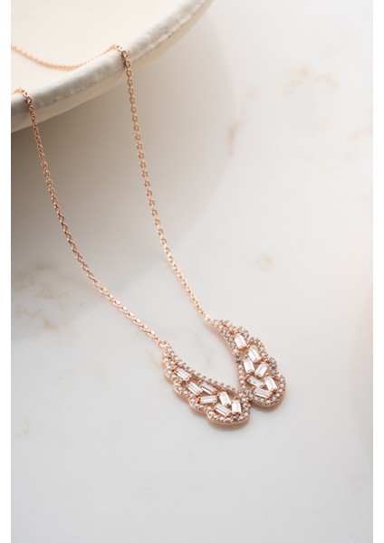 925 Ayar Gümüş Baget Taşlı Kanat Kolye fırsatları