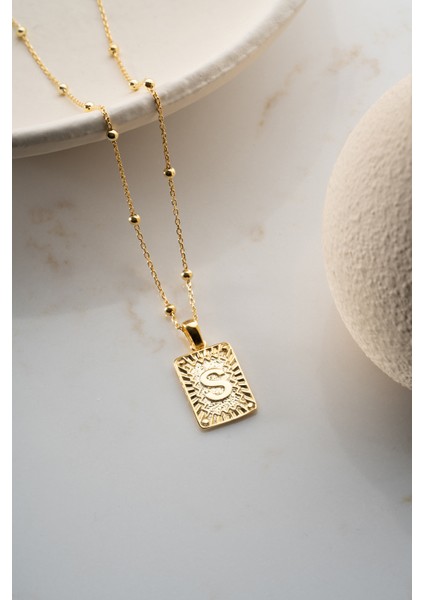 925 Ayar Gümüş Işıklı Kutuda Kişiye Özel Plaka Harf Kolye modelleri