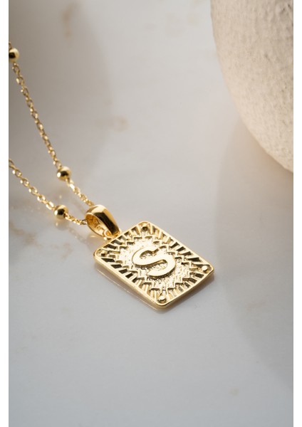 925 Ayar Gümüş Işıklı Kutuda Kişiye Özel Plaka Harf Kolye fırsatları