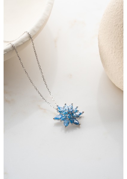 925 Ayar Gümüş Işıklı Kutu Aqua Taşlı Lotus Kolye fiyatları