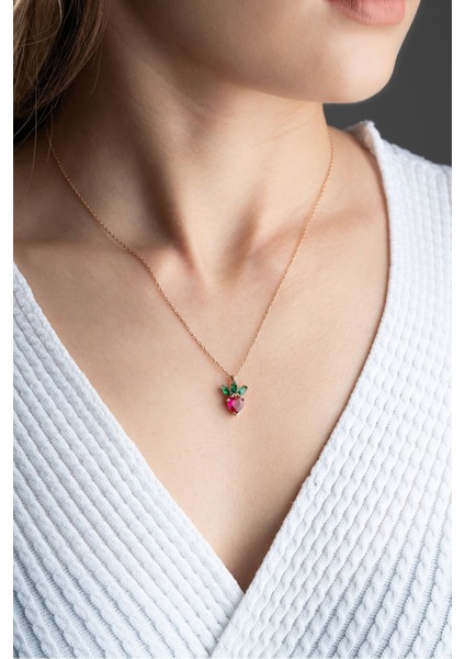 925 Ayar Gümüş Çilek Kolye fırsatları