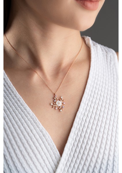 925 Ayar Gümüş Sedefli Çiçek Kolye fırsatları