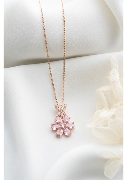 925 Ayar Gümüş Zirkon Taşlı Lotus Çiçeği Kolye fiyatları