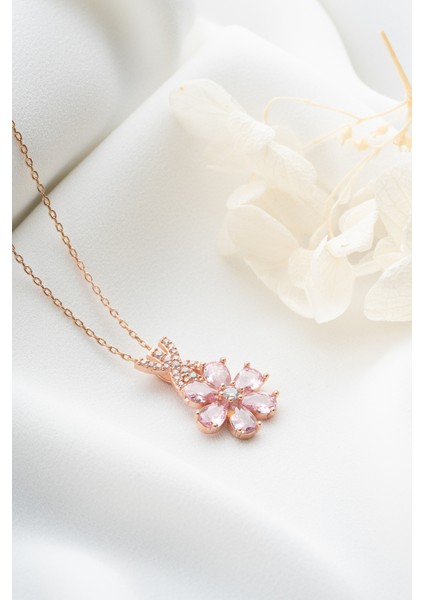 925 Ayar Gümüş Zirkon Taşlı Lotus Çiçeği Kolye fırsatları