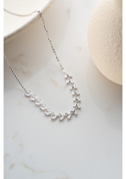 925 Ayar Gümüş Işıklı Kutuda Pırlanta Model Kolye