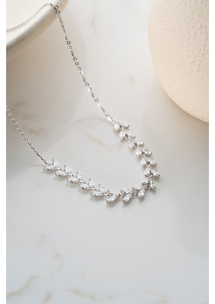 925 Ayar Gümüş Işıklı Kutuda Pırlanta Model Kolye