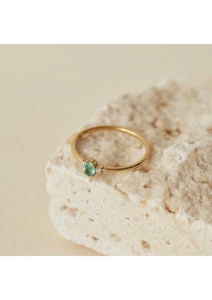 Minimal Oval Zümrüt Yüzük