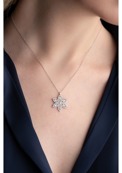 925 Ayar Gümüş Işıklı Kutuda Lotus Çiçeği Kolye fırsatları