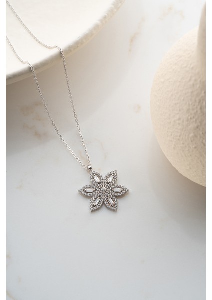 925 Ayar Gümüş Işıklı Kutuda Lotus Çiçeği Kolye indirimleri