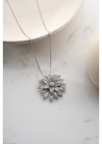 925 Ayar Gümüş Baget Taşlı Lotus Çiçeği Kolye fırsatları