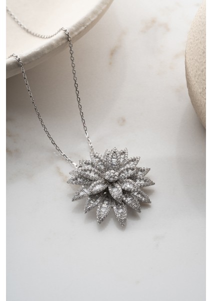 925 Ayar Gümüş Baget Taşlı Lotus Çiçeği Kolye indirimleri