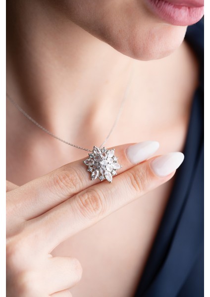 925 Ayar Gümüş Işıklı Kutu Lotus Kolye fırsatları