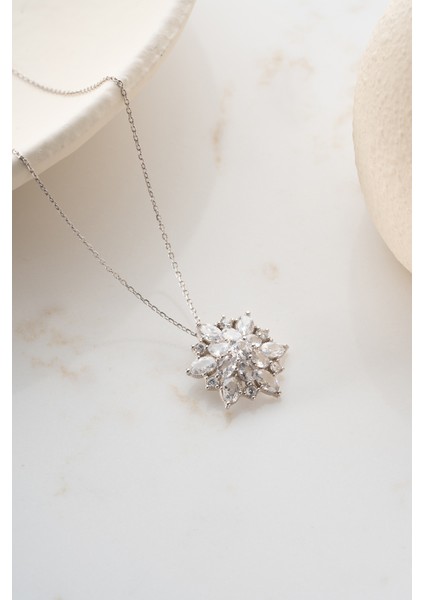 925 Ayar Gümüş Işıklı Kutu Lotus Kolye