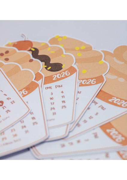 2026 Yılı Masaüstü Takvim, Cupcake Takvim, Ahşap Standlı Yeni Yıl Takvimi, 9X12 cm