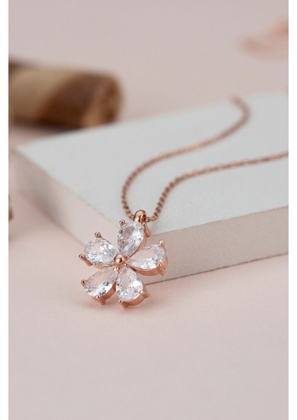 925 Ayar Gümüş Nergis Çiçeği Kolye