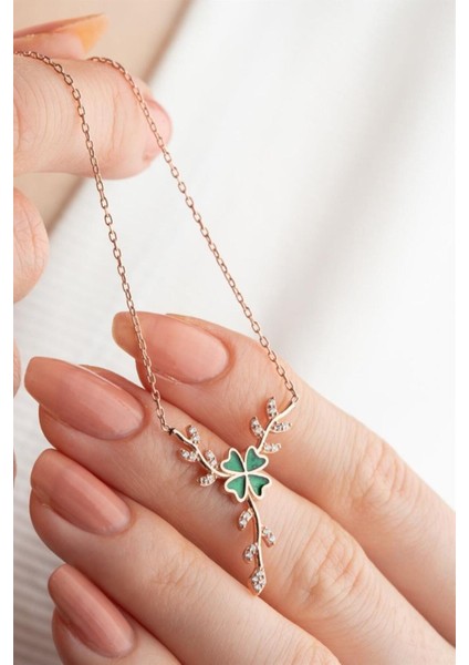 925 Ayar Gümüş Daldaki Yonca Kolye