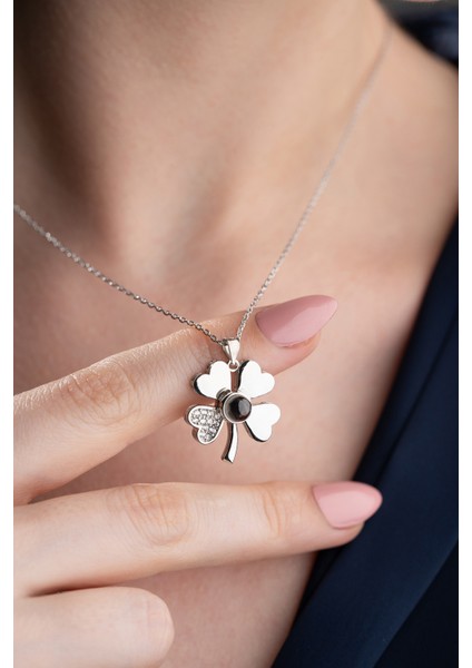 925 Ayar Gümüş Işıklı Kutuda 100 Dilde Seviyor Yonca Kolye fiyatları