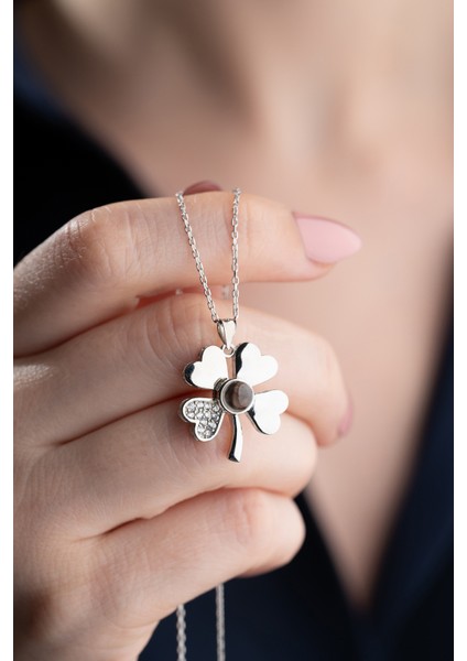 925 Ayar Gümüş Işıklı Kutuda 100 Dilde Seviyor Yonca Kolye modelleri