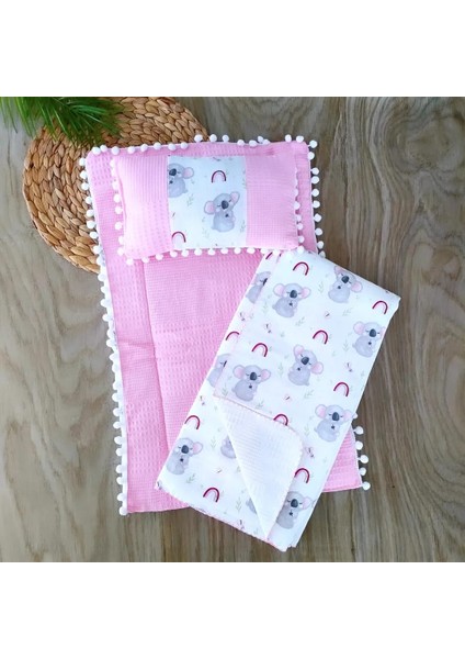 Kız Bebek %100 Pamuklu Çift Taraflı Müslin-Pike Kumaş Battaniyeli Ponponlu Alt Açma Seti BBK9983
