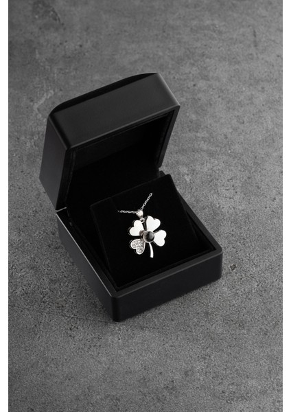 925 Ayar Gümüş Işıklı Kutuda 100 Dilde Seviyor Yonca Kolye